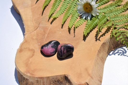 Rhodoniet trommelsteen