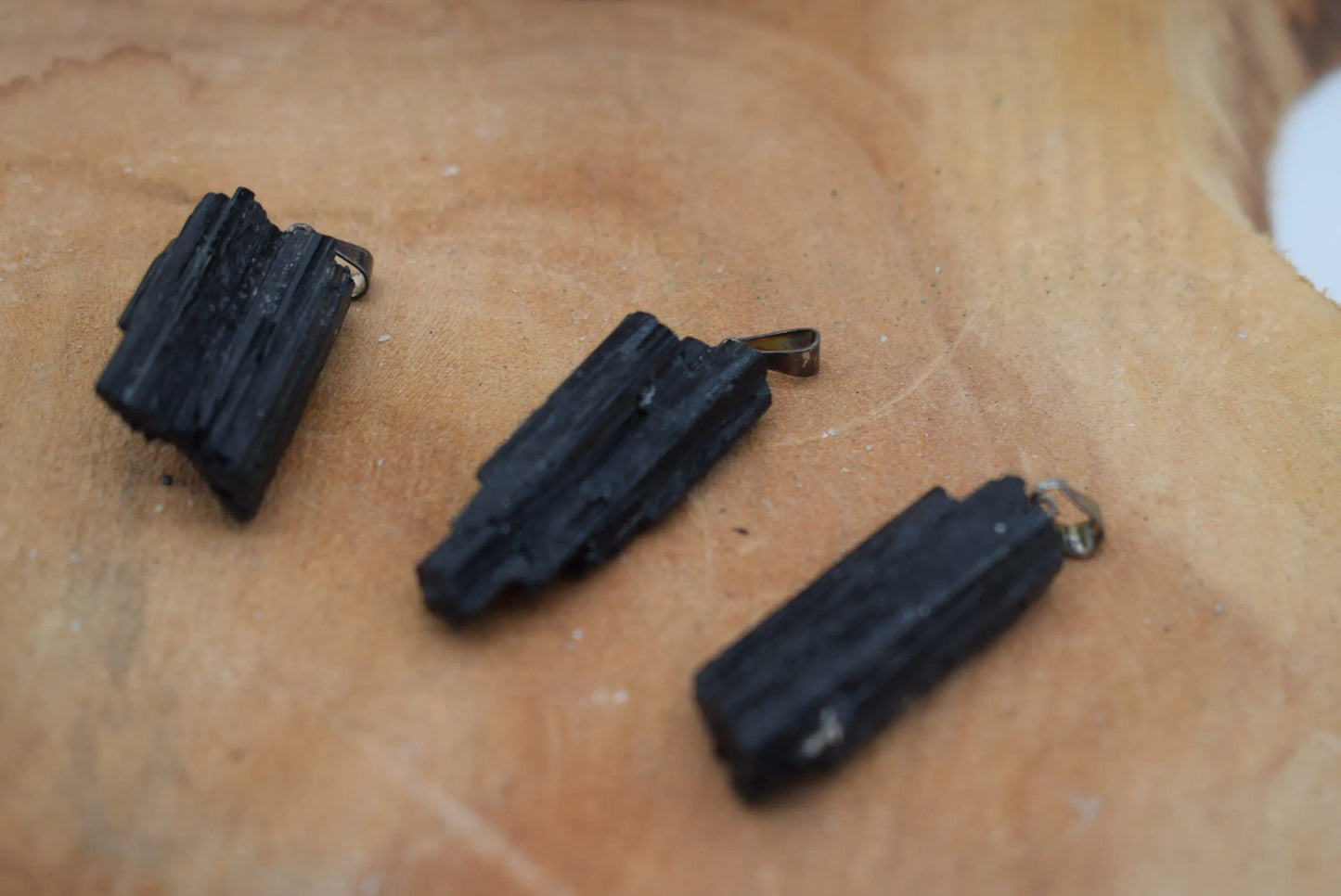 Zwarte toermalijn hanger (ruw)