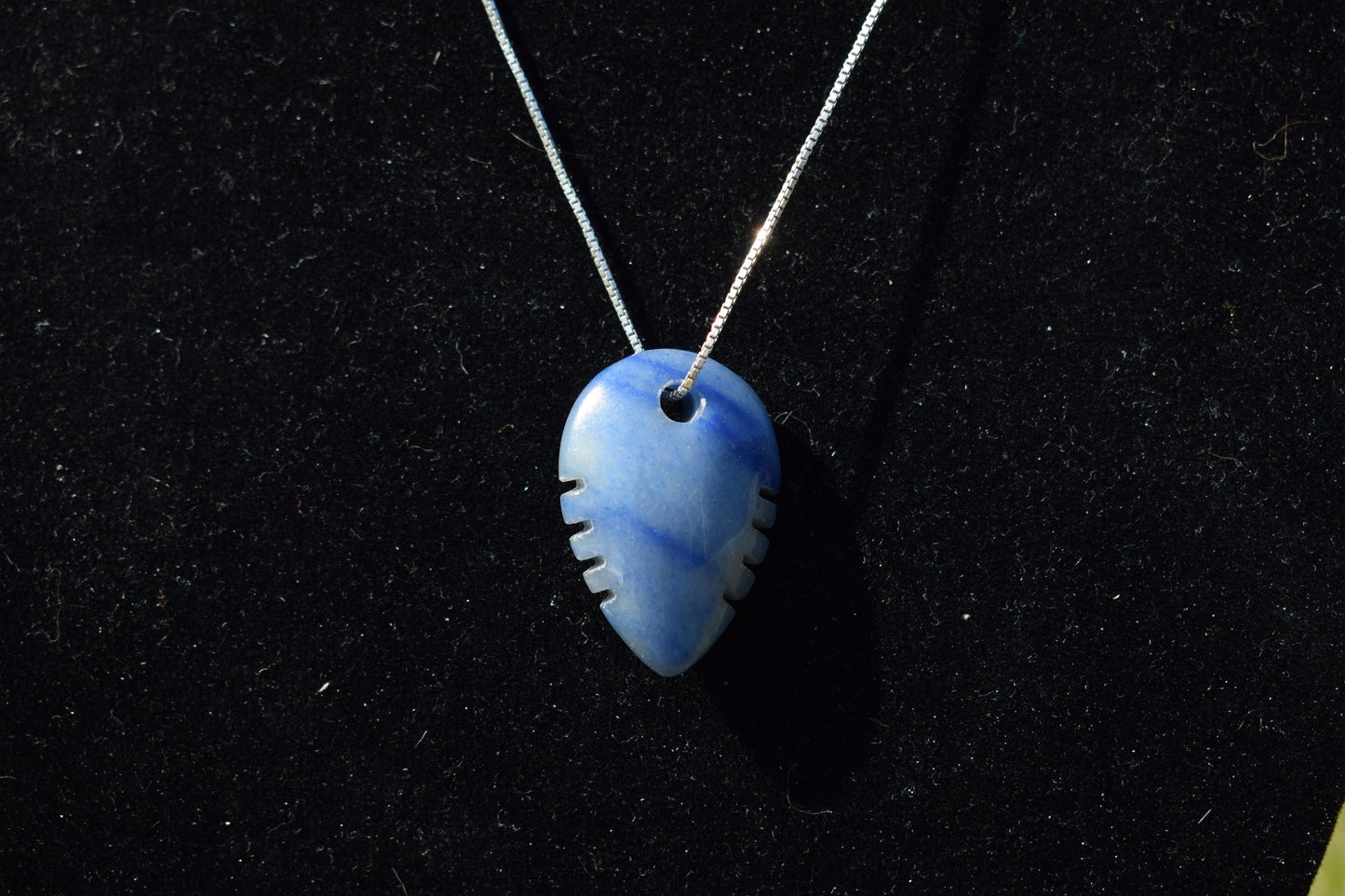 Blauwe kwarts speerpunt hanger