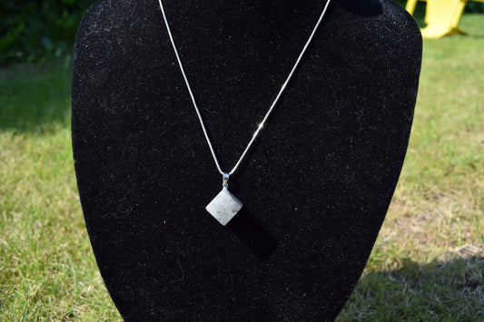 Labradoriet kubus hanger