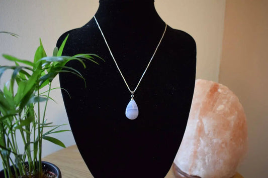 Chalcedoon druppel hanger