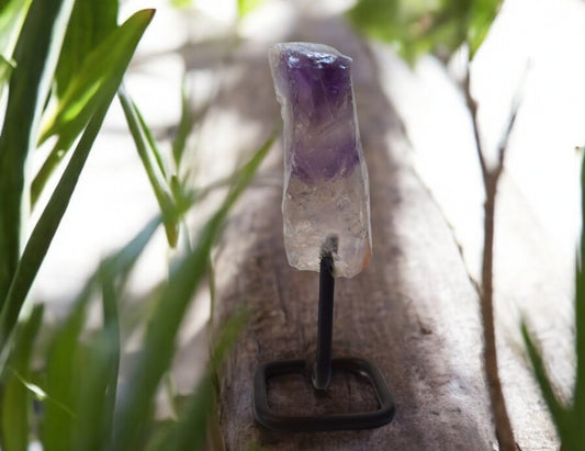 Amethist op metalen standaard