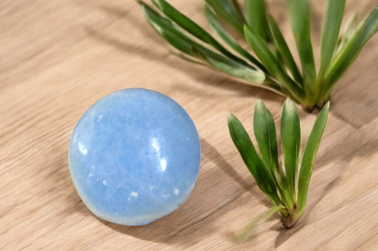 Jumbo blauwe calciet handsteen