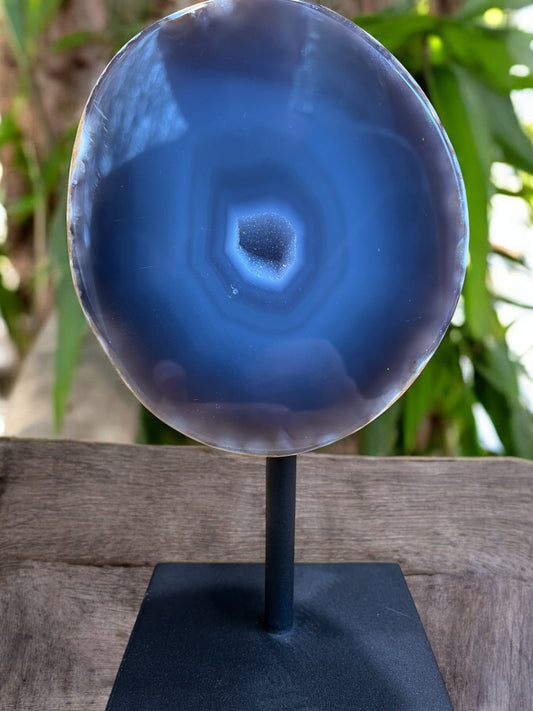Donkerblauwe Agaat Drusy Kristallen op Standaard - Balans, Stabiliteit en Sereniteit