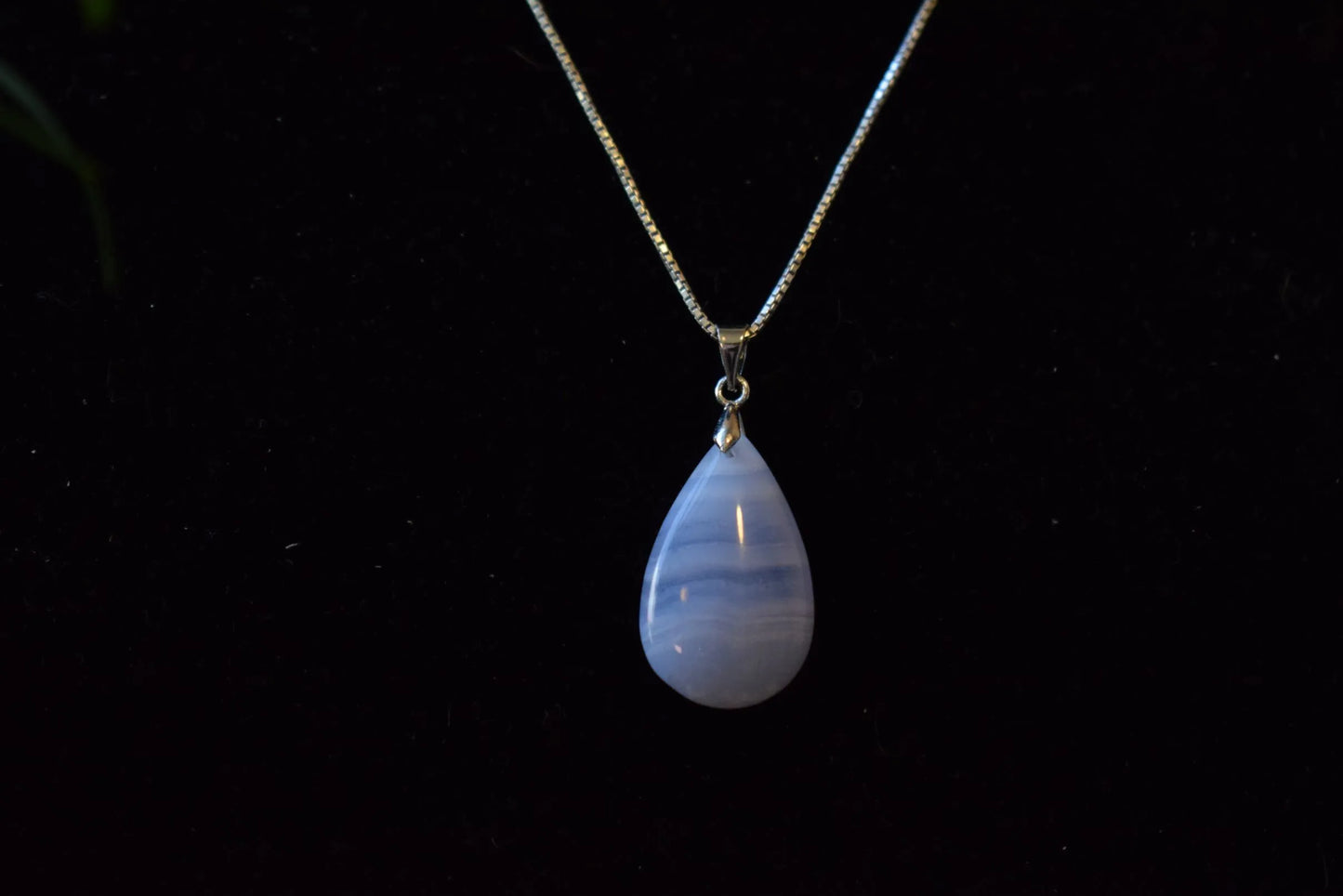 Chalcedoon druppel hanger