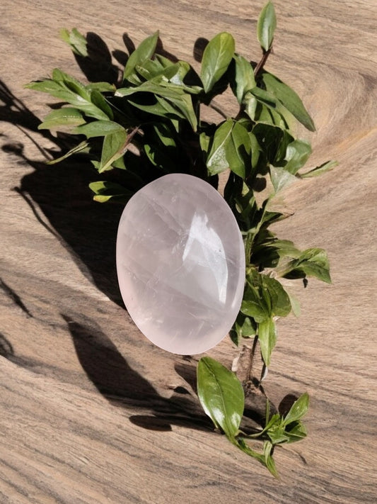 Rozekwarts knuffelsteen